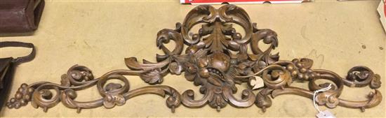 Carved and pierced limewood cresting